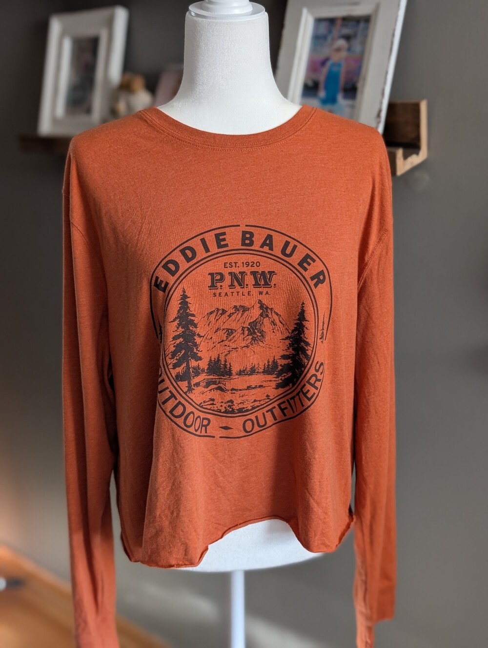 EDDIE BAUER Outdoorsy Pacific Northwest Graphic Crop Top Long Sleeve Shirt Rust